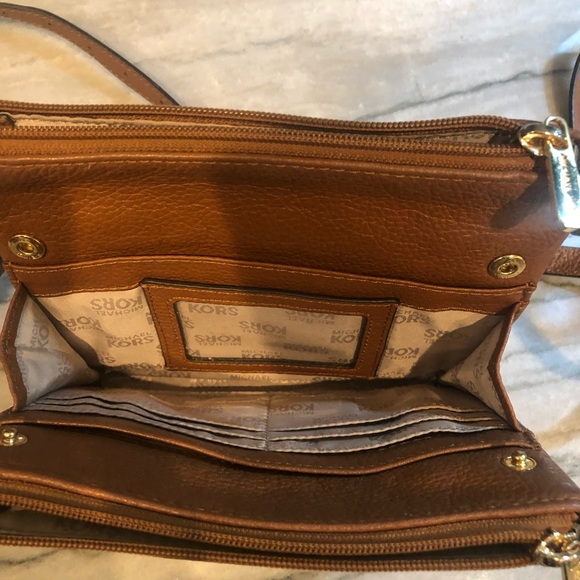 Michael kors leather cross body - Picture 4 of 4